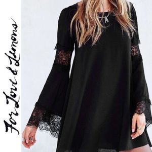 🖤✨HOST PICK⚡️🌟LE’VEON DRESS by FOR LOVE AND LEMONS LACE BELL SLEEVE DRESS🖤
